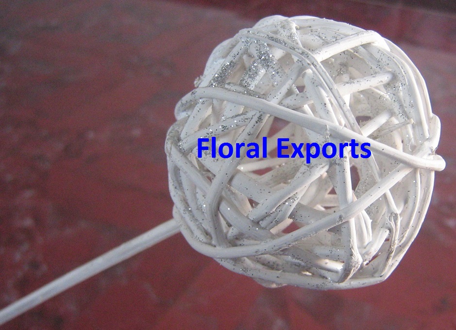 LATA BALL WHITE & SILVER GLITTER ON STICK